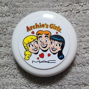 MAC Cosmetics Archie's Girls Pearlmatte Face Powder in "Flatter Me"